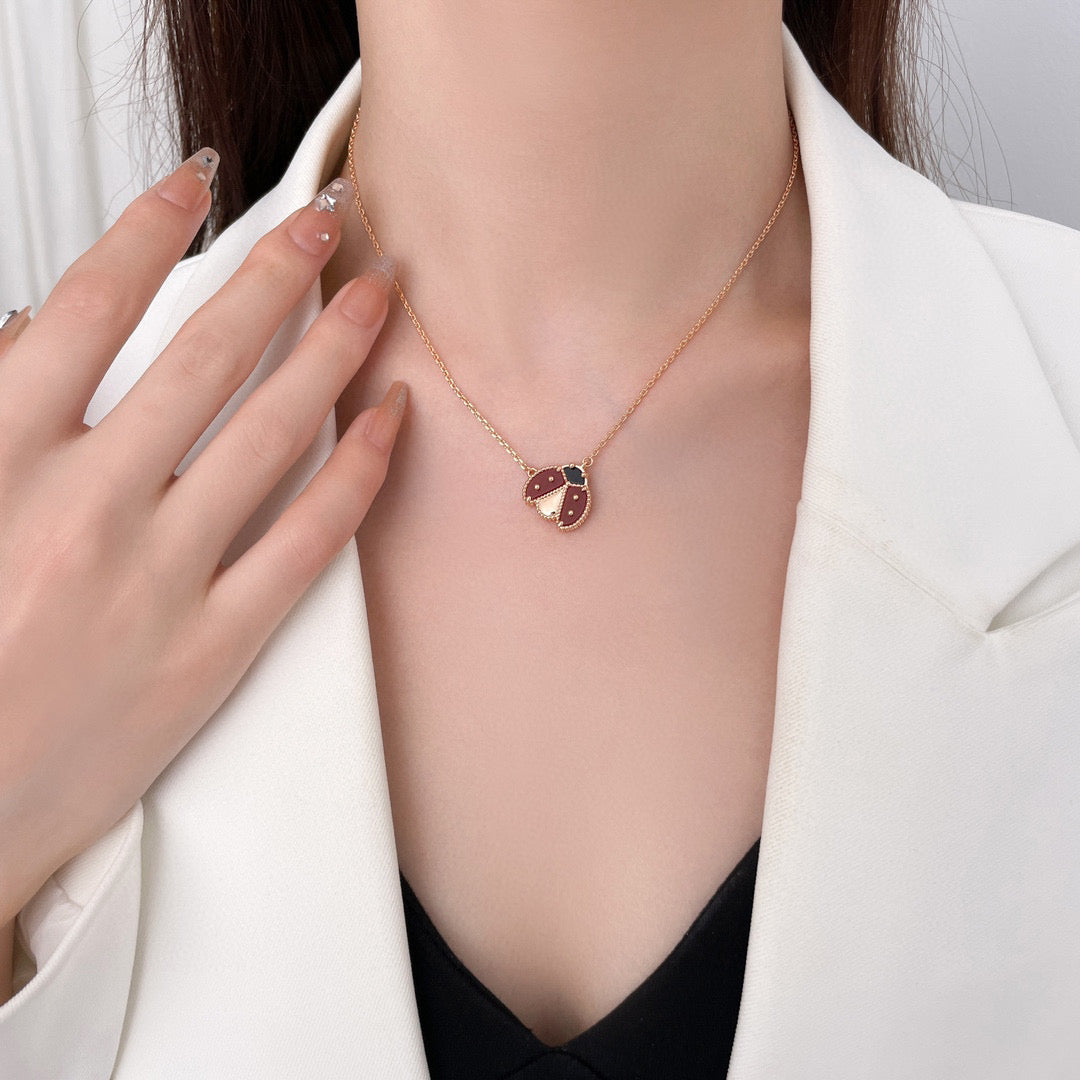 [OAK JURI]LUCKY  CARNELIANS LADYBUG NECKLACE