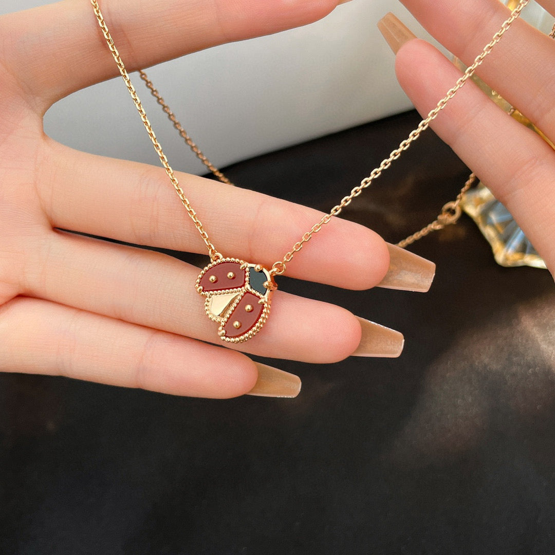[OAK JURI]LUCKY  CARNELIANS LADYBUG NECKLACE
