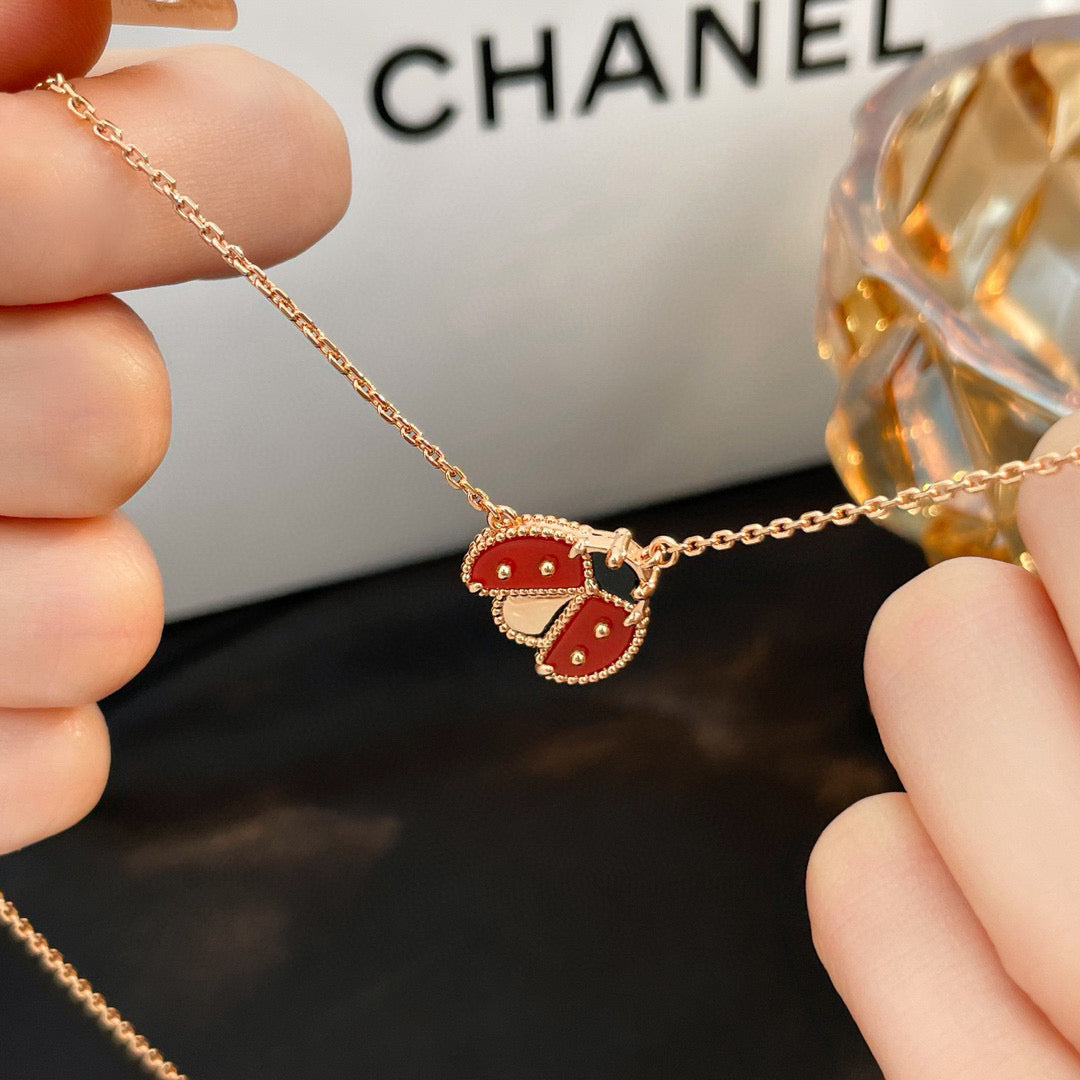 [OAK JURI]LUCKY  CARNELIANS LADYBUG NECKLACE