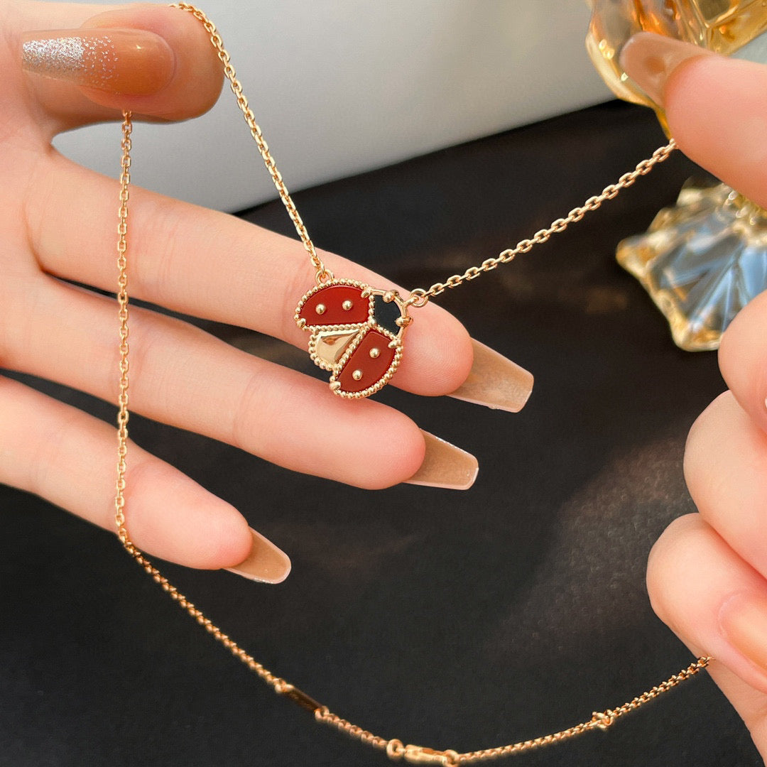 [OAK JURI]LUCKY  CARNELIANS LADYBUG NECKLACE