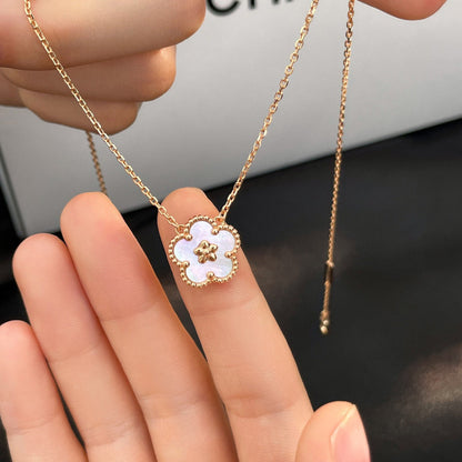 [OAK JURI]LUCKY  WHITE MOP  PLUM BLOSSOM NECKLACE