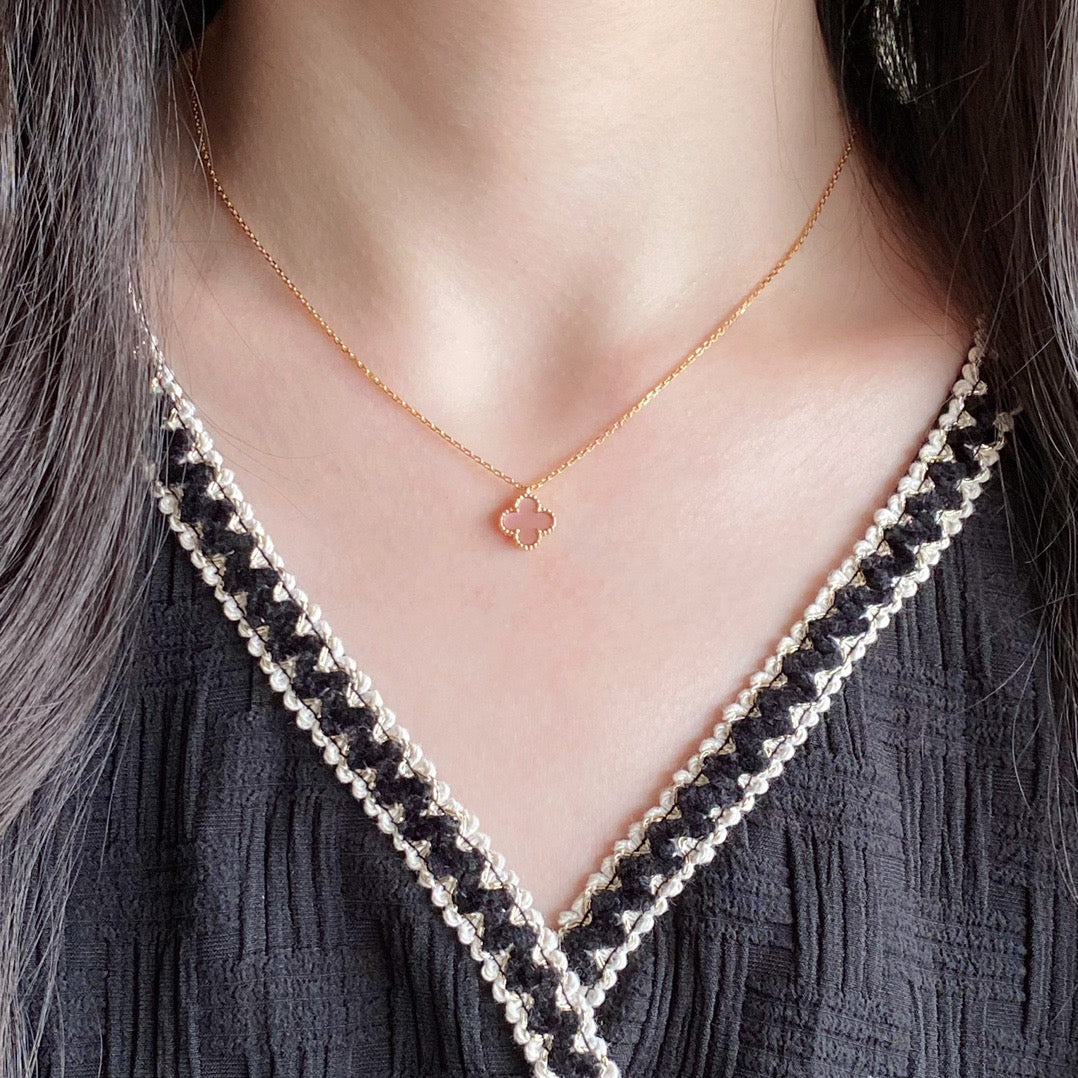 [OAK JURI]CLOVER 9.5MM PINK MOTHER OF PEARL SINGLE FLOWER NECKLACE