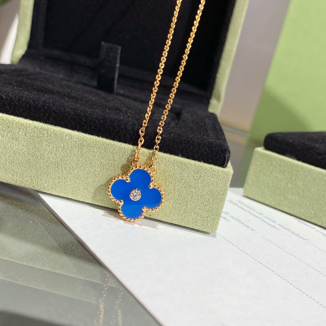 [OAK JURI]CLOVER 15MM DIAMOND AND BLUE AGATE NECKLACE