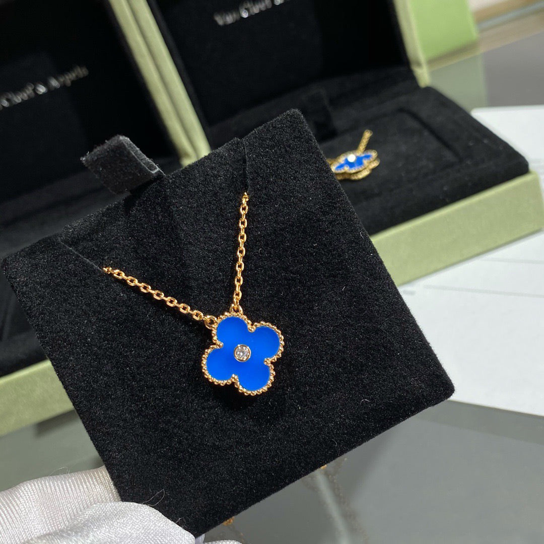 [OAK JURI]CLOVER 15MM DIAMOND AND BLUE AGATE NECKLACE