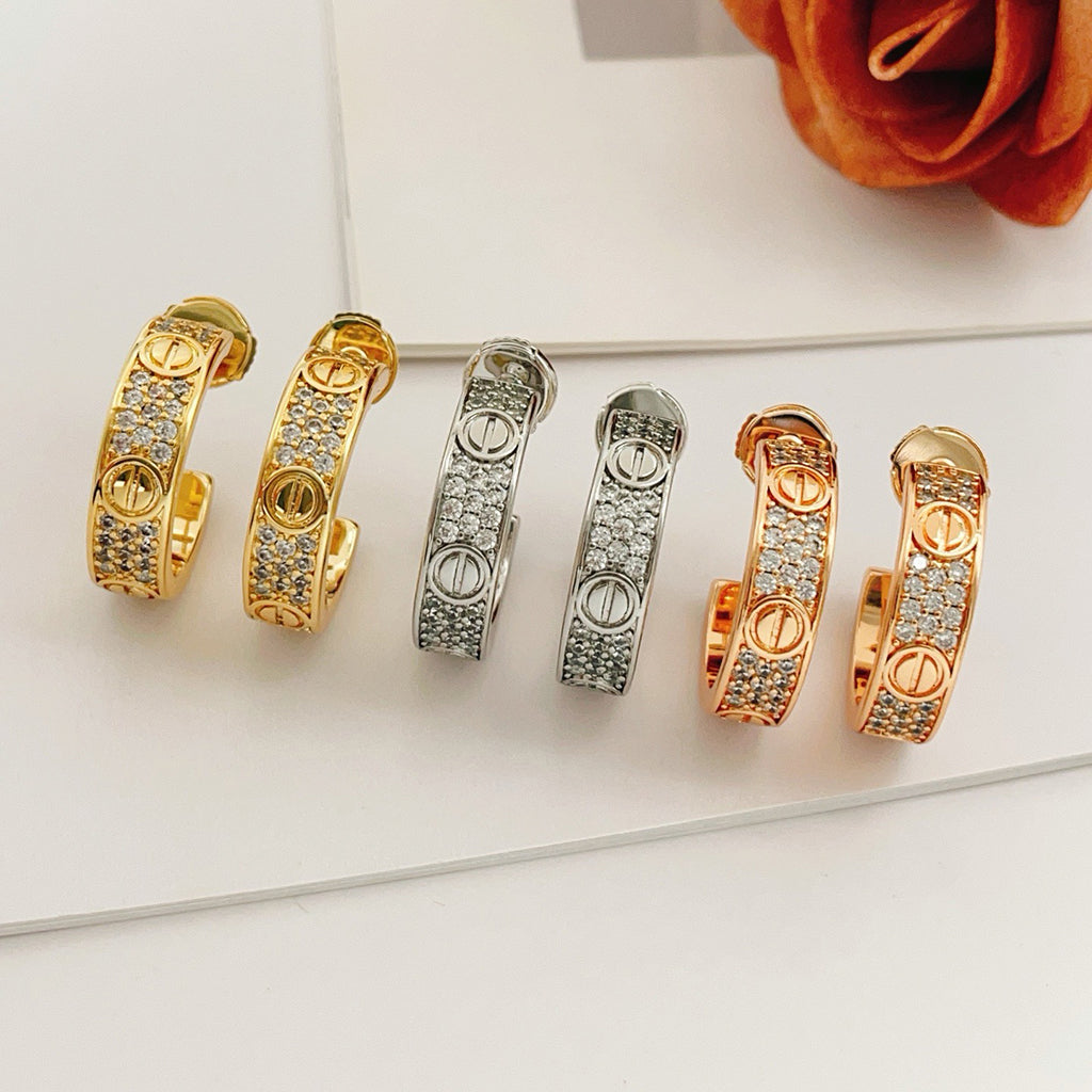 [OAK JURI]LOVE 5.5MM DIAMOND PAVED EARRINGS
