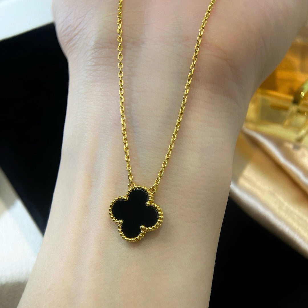 [OAK JURI]CLOVER 15MM BLACK ONYX SINGLE FLOWER NECKLACE