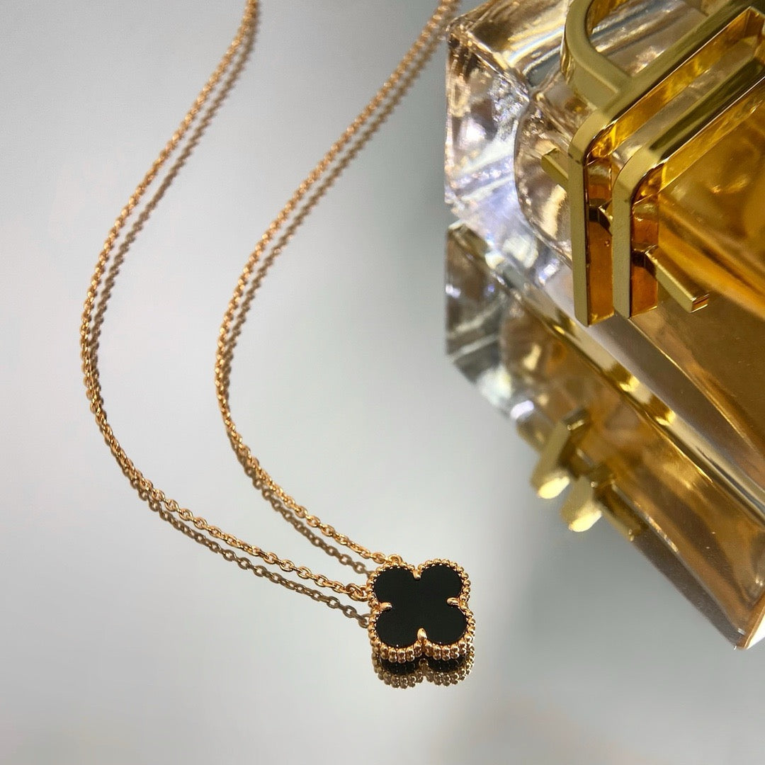 [OAK JURI]CLOVER 15MM BLACK ONYX SINGLE FLOWER NECKLACE