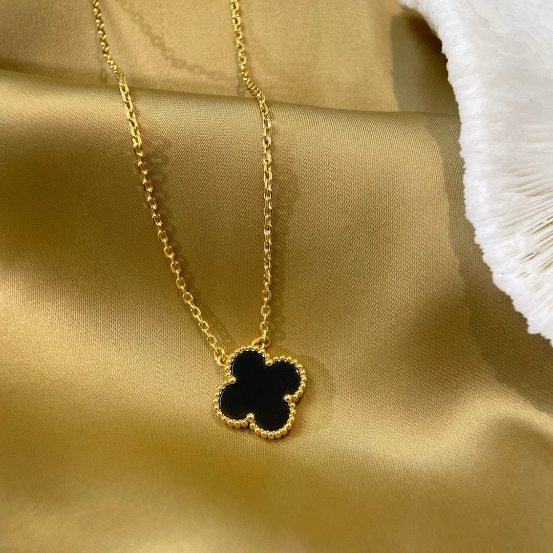 [OAK JURI]CLOVER 15MM BLACK ONYX SINGLE FLOWER NECKLACE