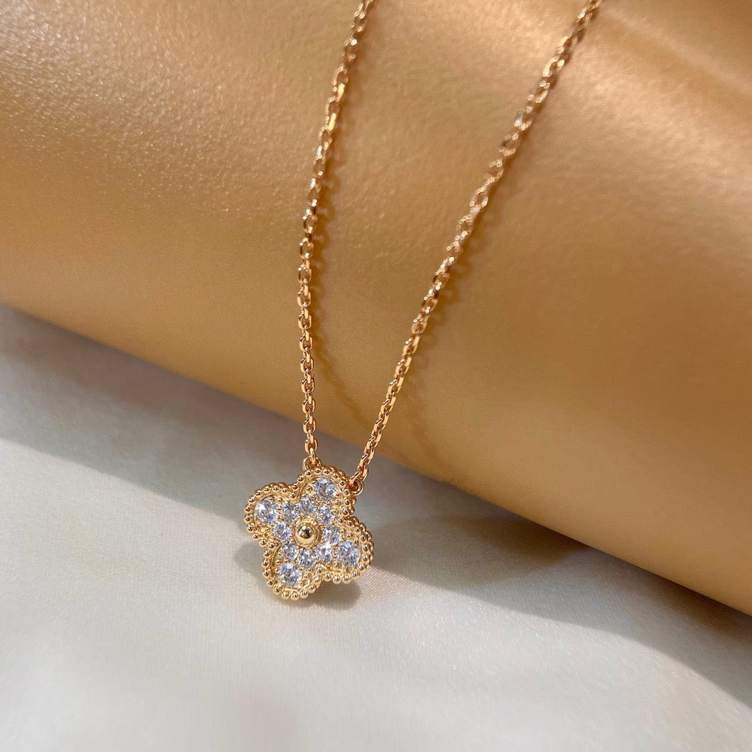 [OAK JURI]CLOVER 15MM DIAMOND SINGLE FLOWER NECKLACE