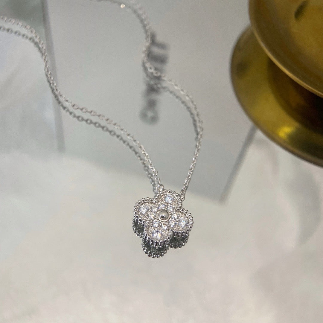 [OAK JURI]CLOVER 15MM DIAMOND SINGLE FLOWER NECKLACE