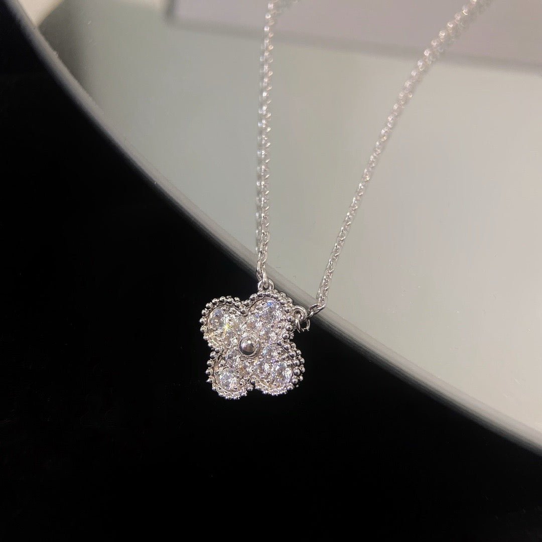 [OAK JURI]CLOVER 15MM DIAMOND SINGLE FLOWER NECKLACE