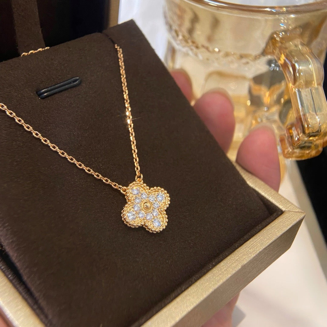 [OAK JURI]CLOVER 15MM DIAMOND SINGLE FLOWER NECKLACE