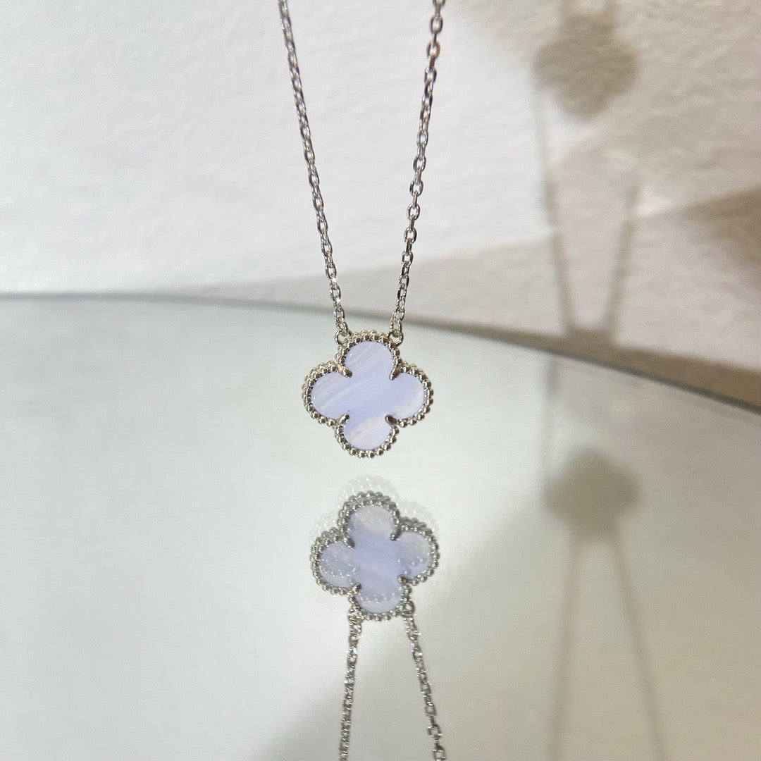 [OAK JURI]CLOVER 15MM BLUE CHALCEDONY NECKLACE SILVER
