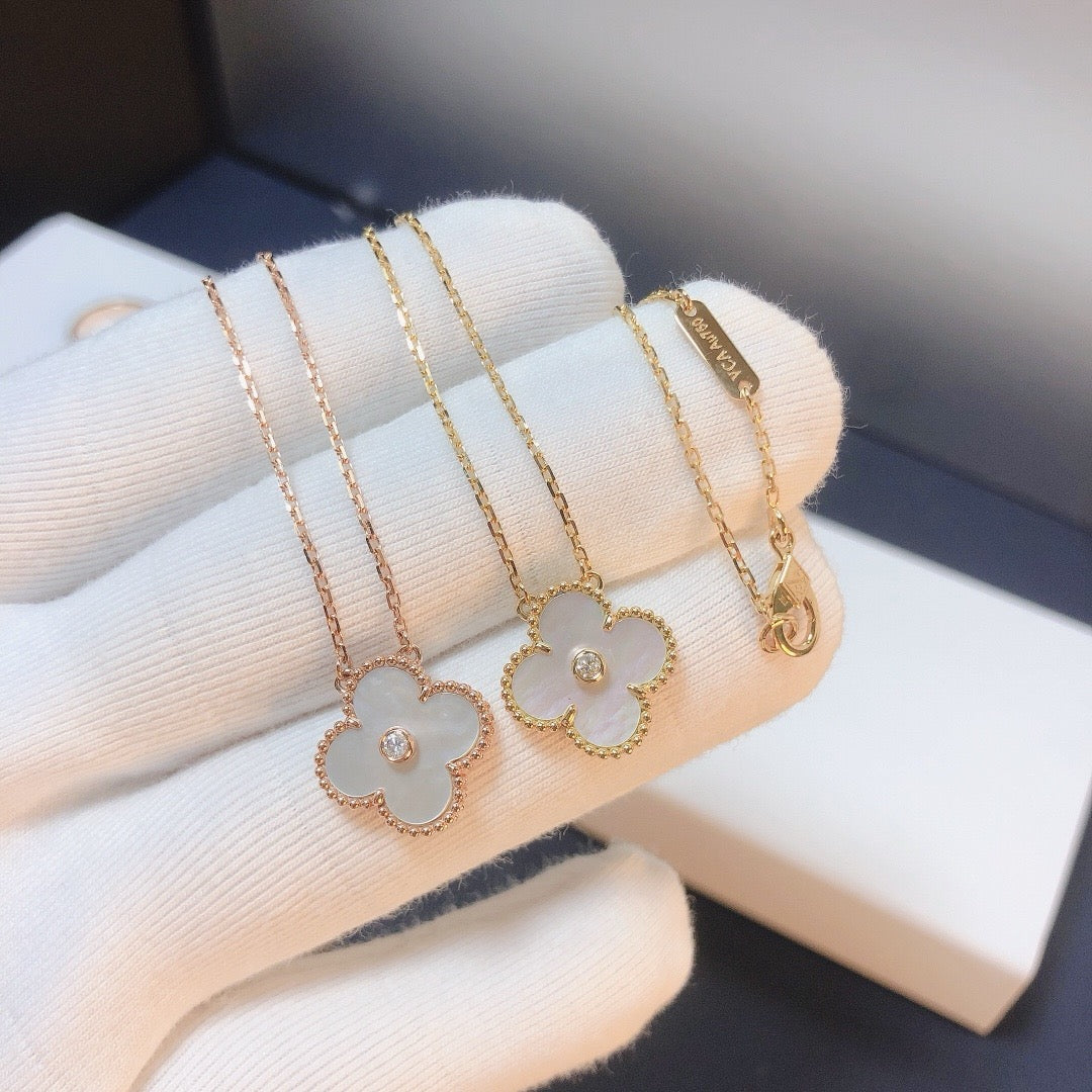 [OAK JURI]CLOVER 15MM DIAMOND WHITE FRITILLARIA NECKLACE