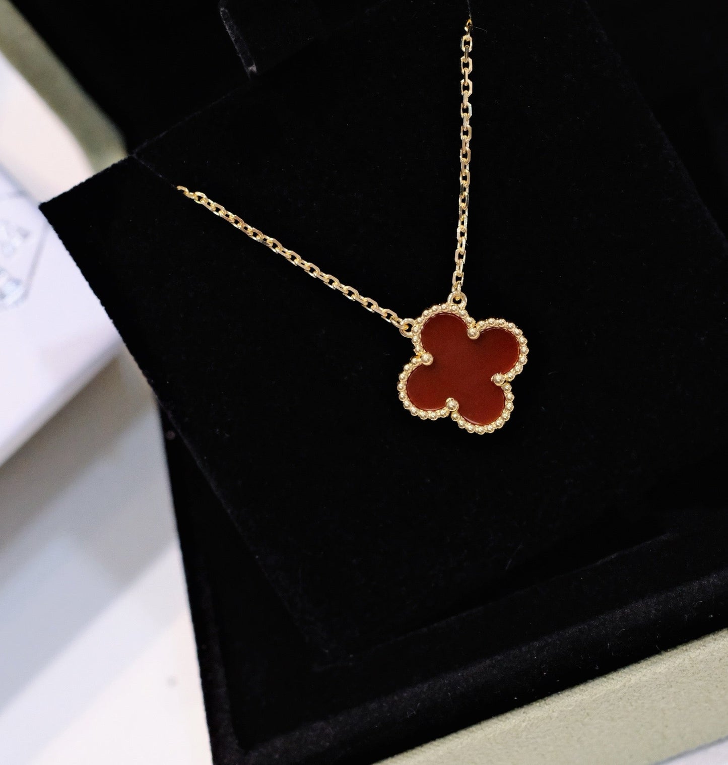 [OAK JURI]CLOVER 15MM CARNELIAN SINGLE FLOWER NECKLACE