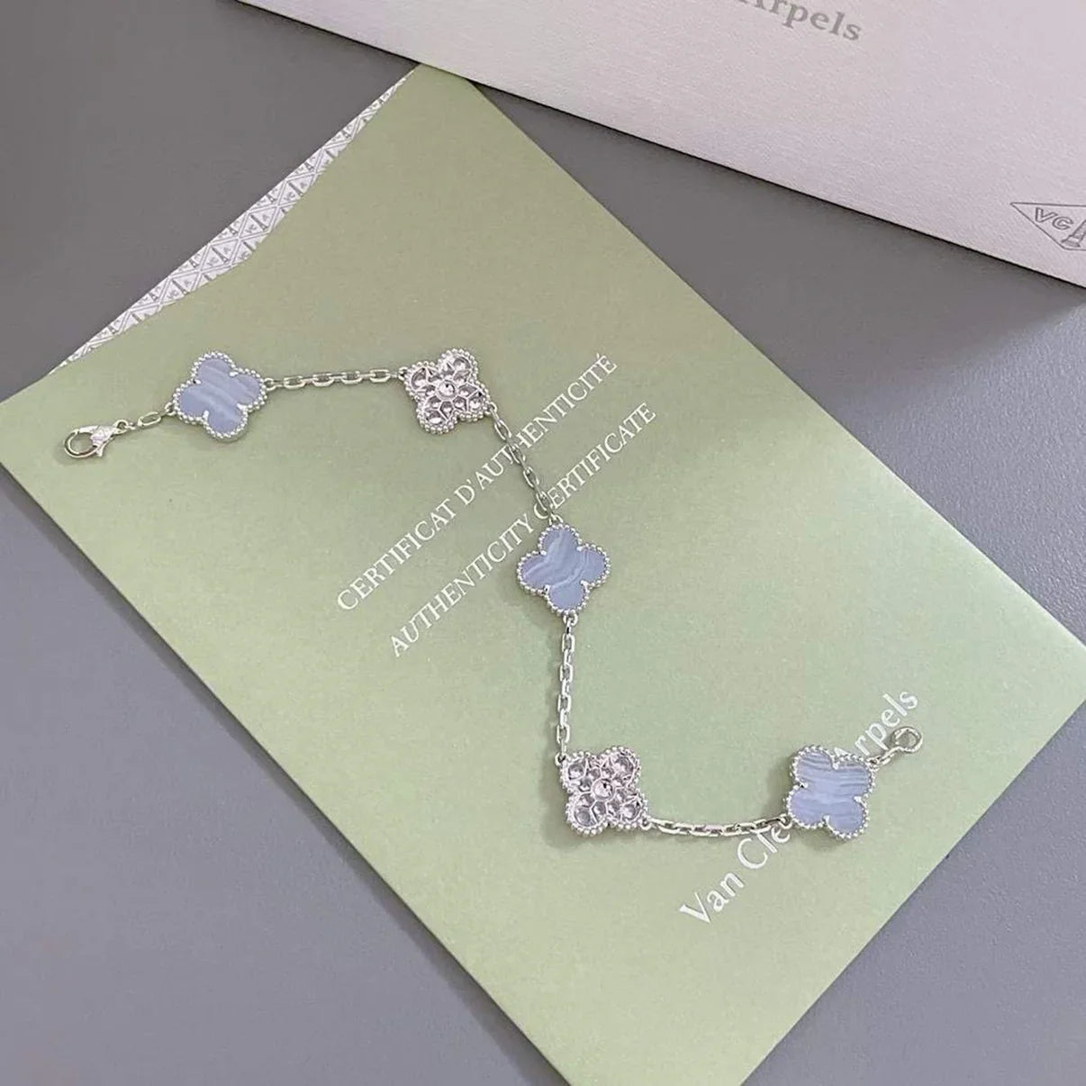 [OAK JURI] CLOVER 5 MOTIF PURPLE CHALCEDONY BRACELET COLLECTION