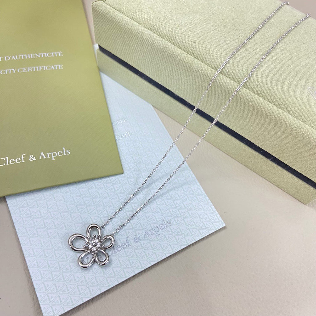 [OAK JURI]FLOWERLACE NECKLACE 5 DIAMONDS