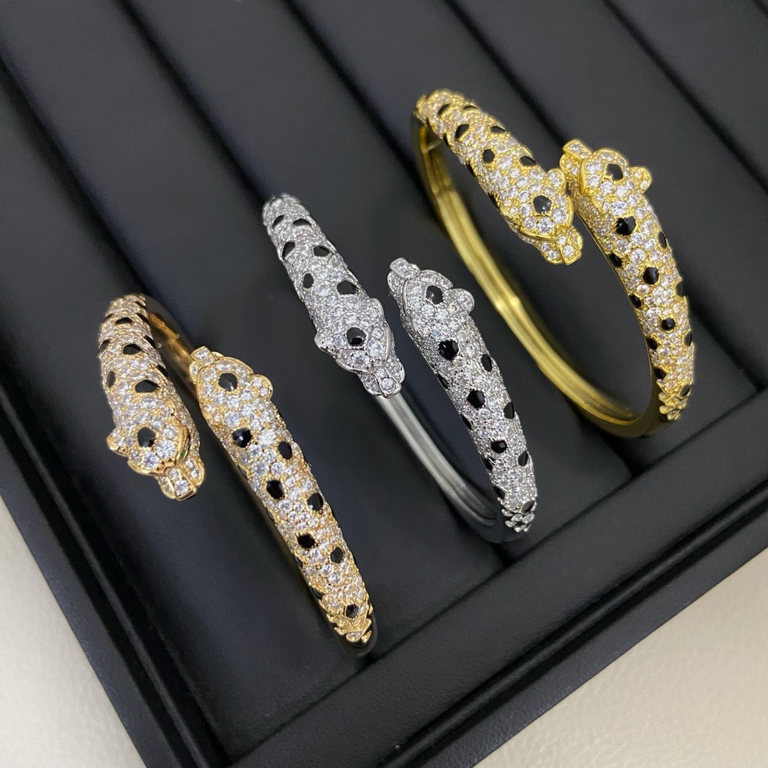[OAK JURI]PANTHERE DOUBLE HEADED HALF DIAMOND OPEN BRACELET