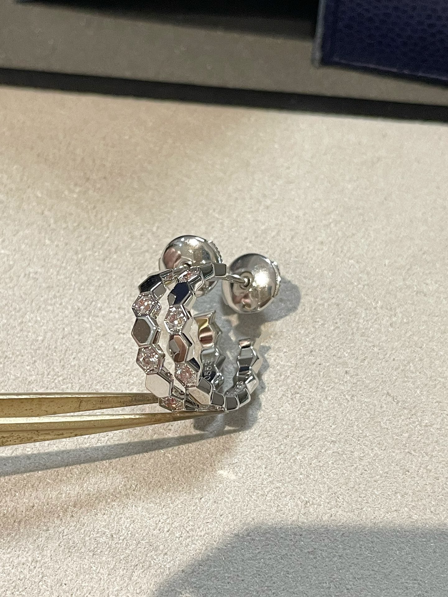 [OAK JURI]Hollow Design Four-Leaf Clover Flower Shape Ring