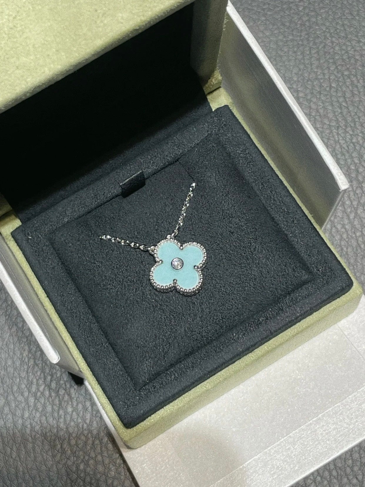 [OAK JURI]CLOVER 1 DIAMOND LIGHT BLUE SILVER NECKLACE
