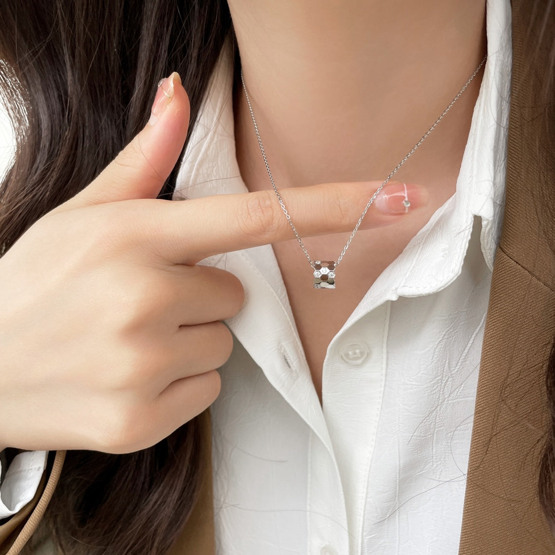 [OAK JURI]BEE MINI PEDANT DIAMOND NECKLACE
