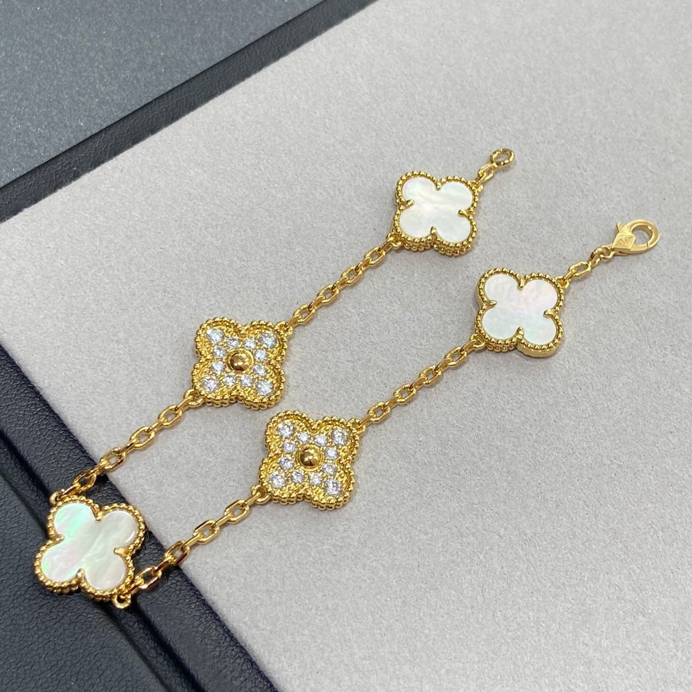 [OAK JURI]CLOVER BRACELET 5 MOTIF WHITE MOP DIAMOND