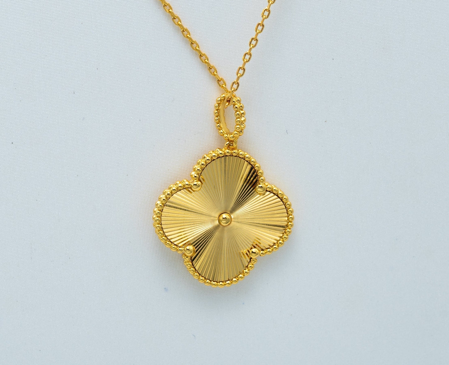 [OAK JURI]CLOVER 25MM PEDANT NECKLACE GOLD