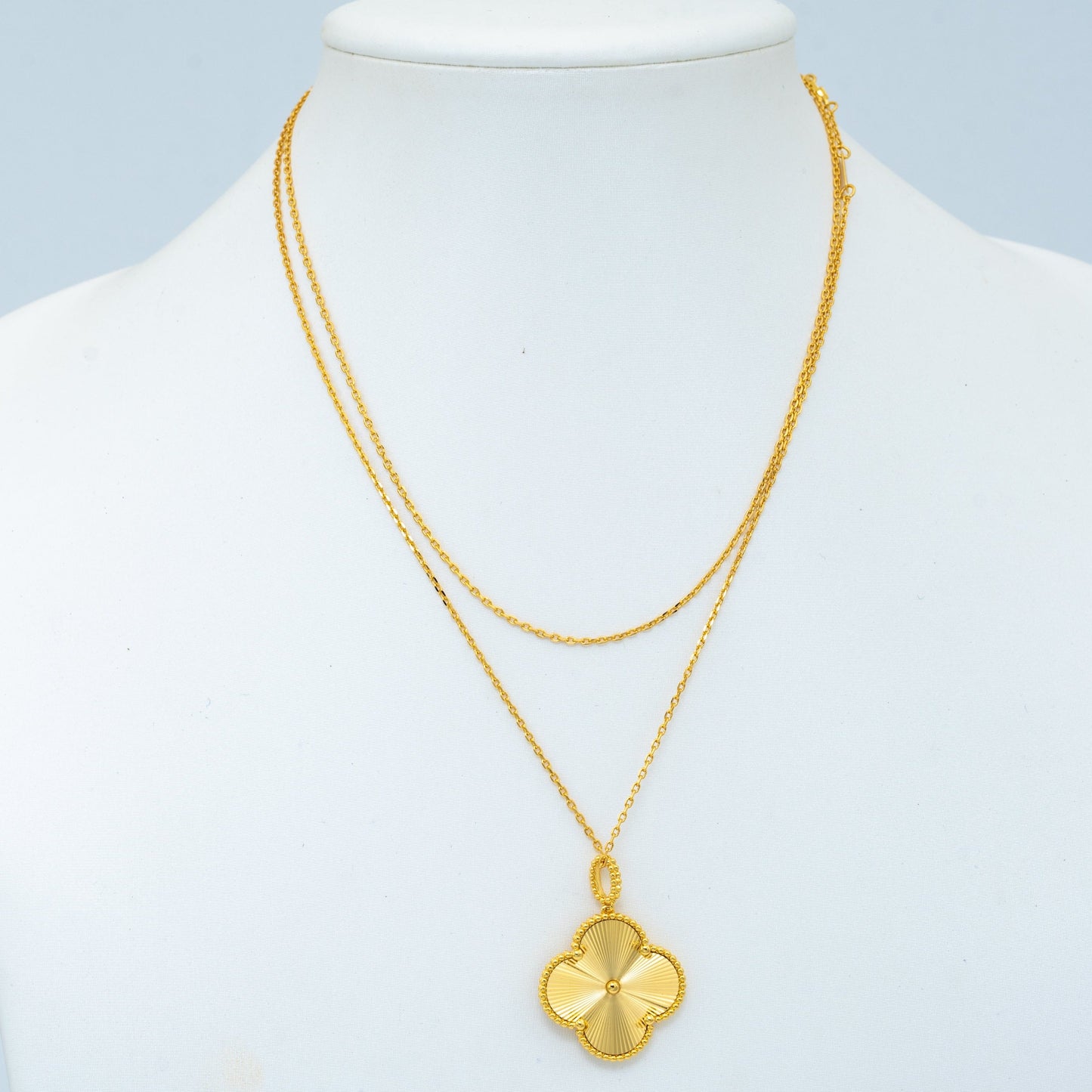 [OAK JURI]CLOVER 25MM PEDANT NECKLACE GOLD