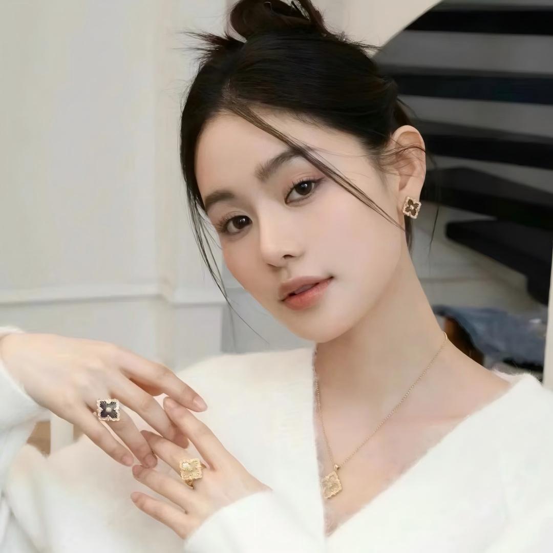 [OAK JURI]OPERA TULLE GOLD BUTTON EARRINGS ENAMELED ELEMENT