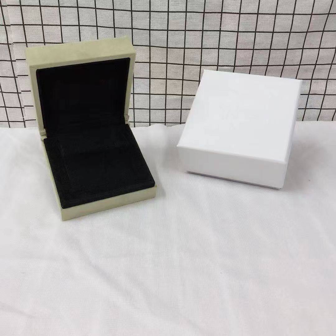 [OAK JURI]VA CLOVER BOX GIFT BAG