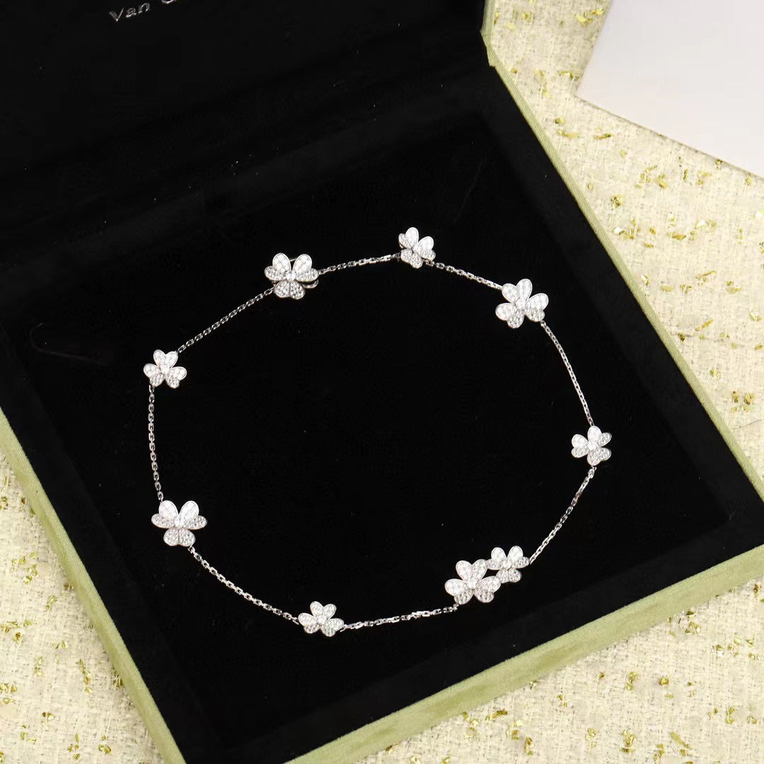 [OAK JURI]FRIVOLE SILVER 9 FLOWERS NECKLACE