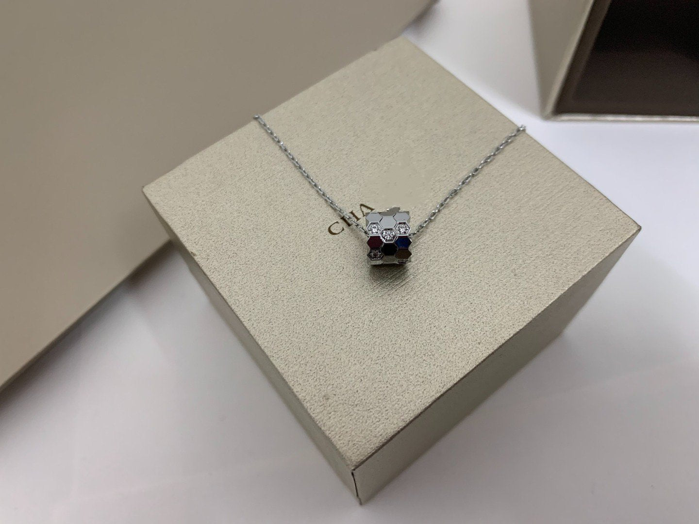 [OAK JURI]BEE LOVE DIAMOND NECKLACE