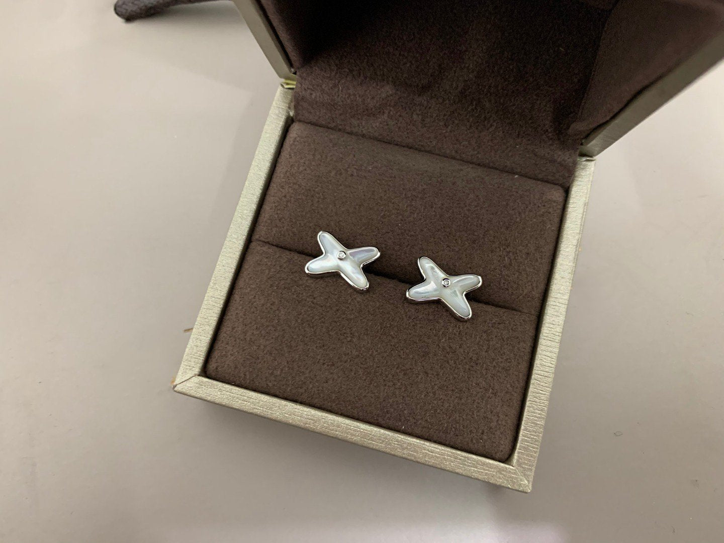 [OAK JURI]JEUX DE WHITE MOP SILVER DIAMOND EARRINGS