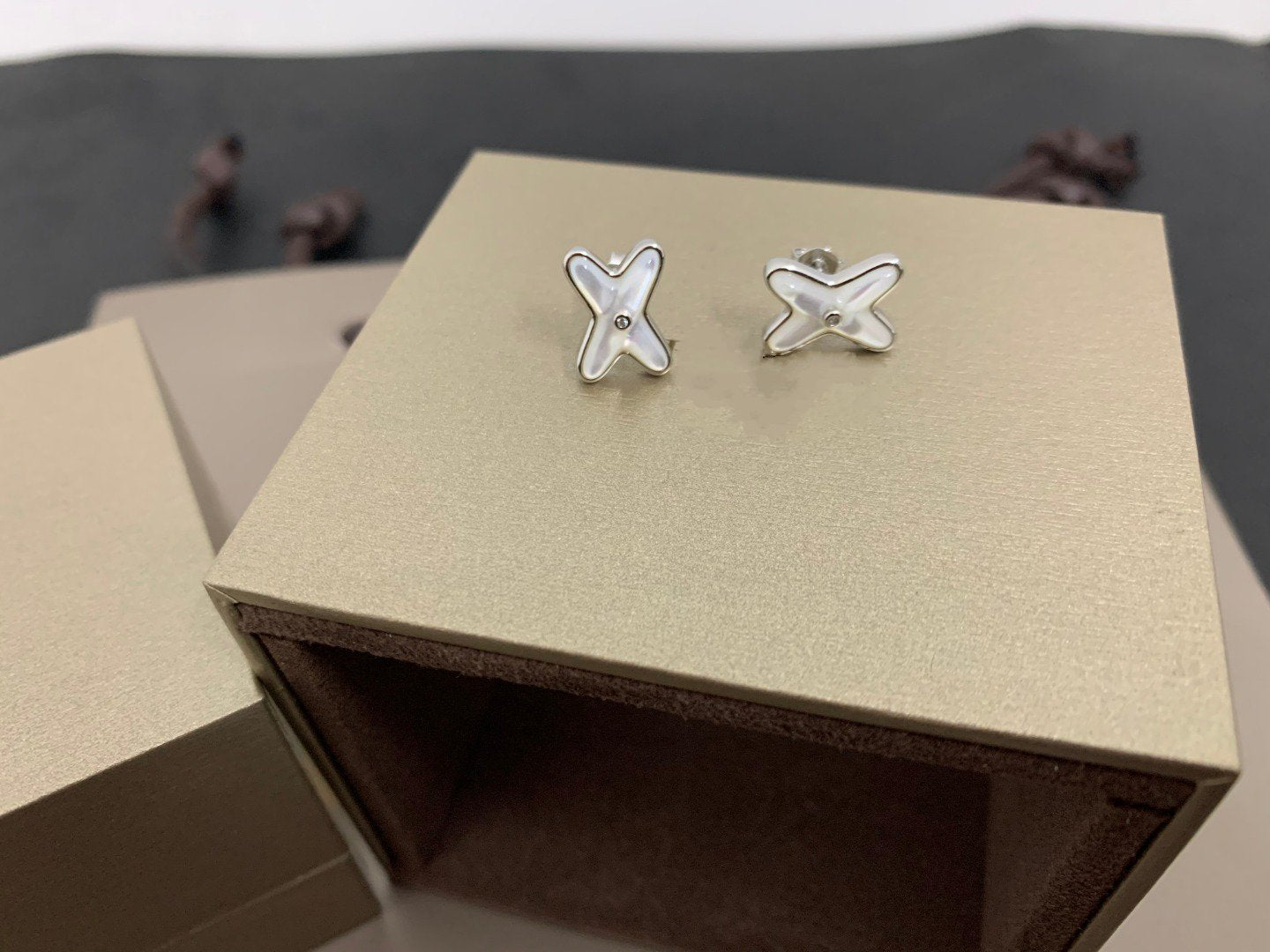 [OAK JURI]JEUX DE WHITE MOP SILVER DIAMOND EARRINGS
