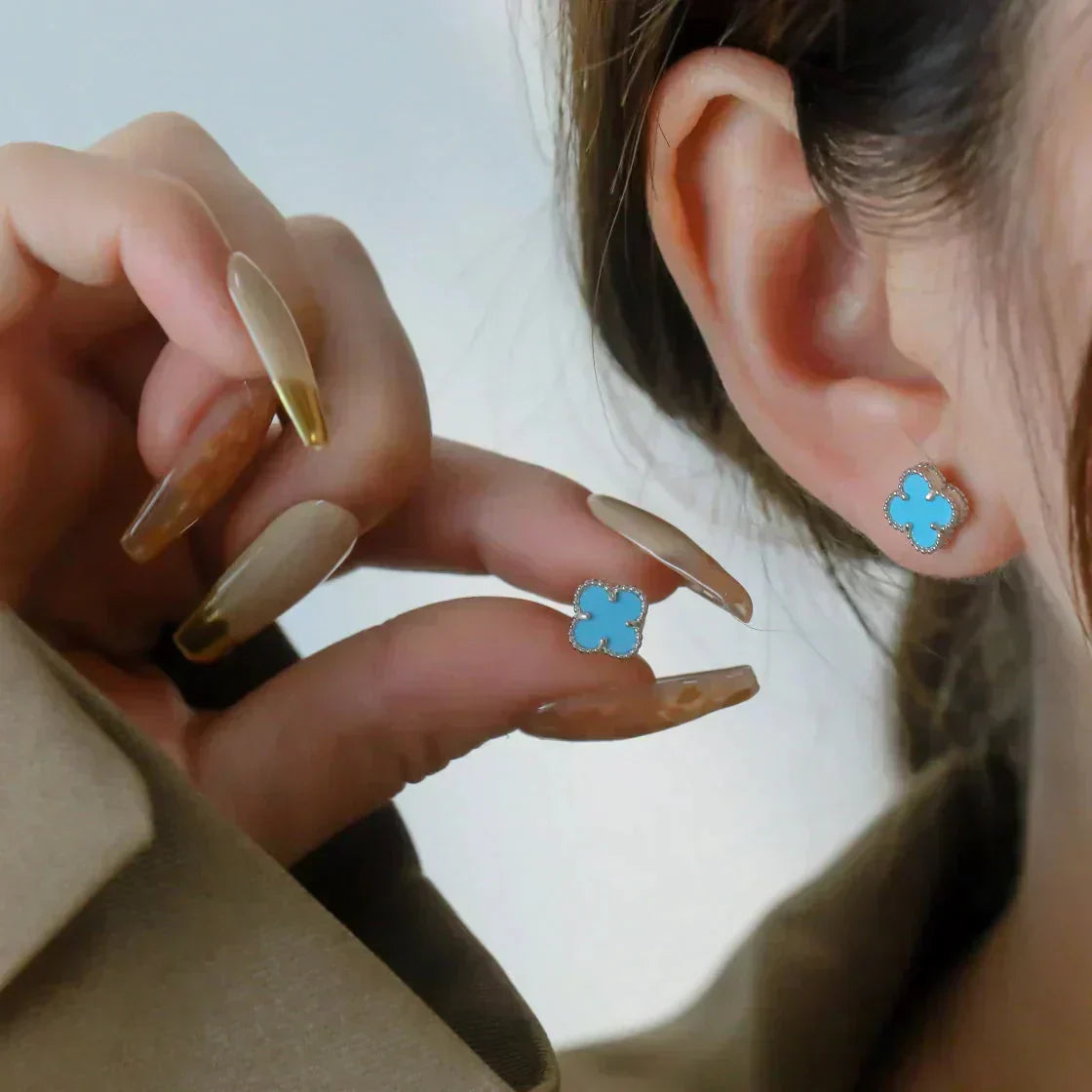 [OAK JURI]CLOVER MINI 9.5MM ONYX STUD EARRINGS SILVER