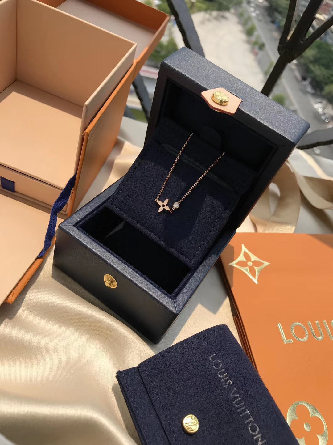 [OAK JURI]BLOSSOM PENDANT PINK GOLD AND DIAMOND