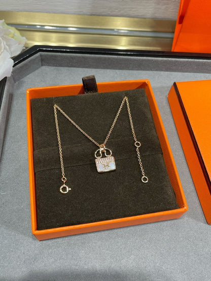 [OAK JURI]H CIRCE MOISSANITE PENDANT NECKLACE GOLD