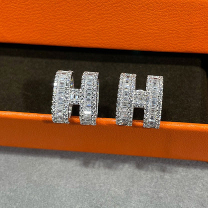 [OAK JURI]H STUD EARRINGS WITH SILVER DIAMONDS