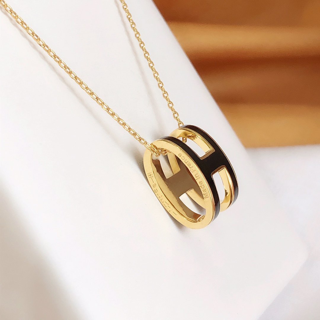 [OAK JURI]HM CLIC BLACK ENAMEL GOLD NECKLACE