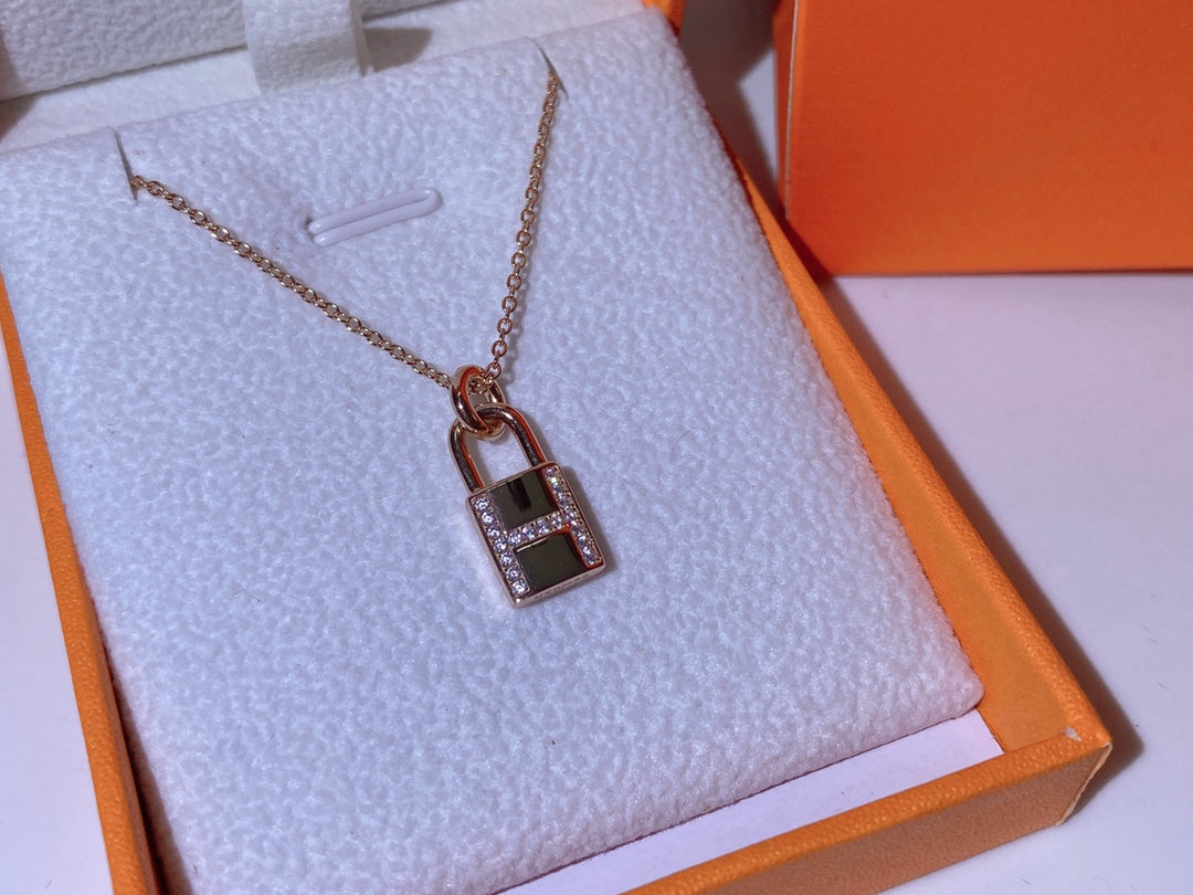 [OAK JURI]HM ADVANCED NICHE LOCK HEAD NECKLACE DIAMONDS