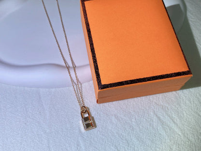 [OAK JURI]HM ADVANCED NICHE LOCK HEAD NECKLACE DIAMONDS