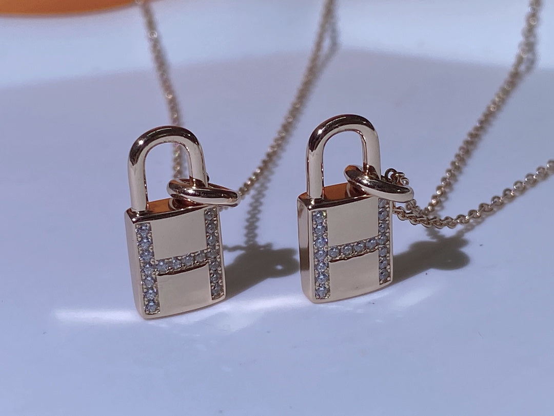 [OAK JURI]HM ADVANCED NICHE LOCK HEAD NECKLACE DIAMONDS
