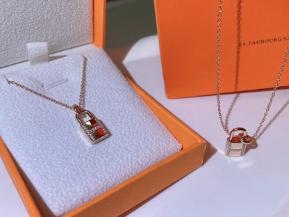 [OAK JURI]HM ADVANCED NICHE LOCK HEAD NECKLACE DIAMONDS