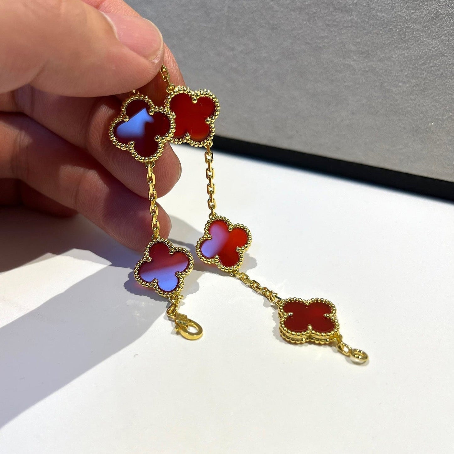 [OAK JURI]CLOVER 5 MOTIFS RED AGATE  BRACELET