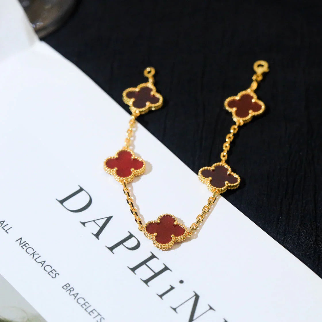 [OAK JURI] CLOVER 5 MOTIF RED CORNELIAN BRACELET COLLECTION