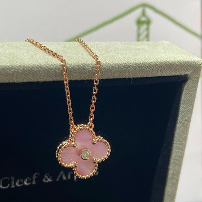 [OAK JURI]CLOVER 15MM DIAMOND PINK MOP NECKLACE
