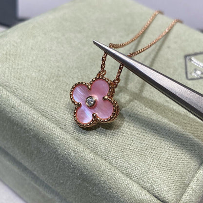 [OAK JURI]CLOVER 15MM DIAMOND PINK MOP NECKLACE