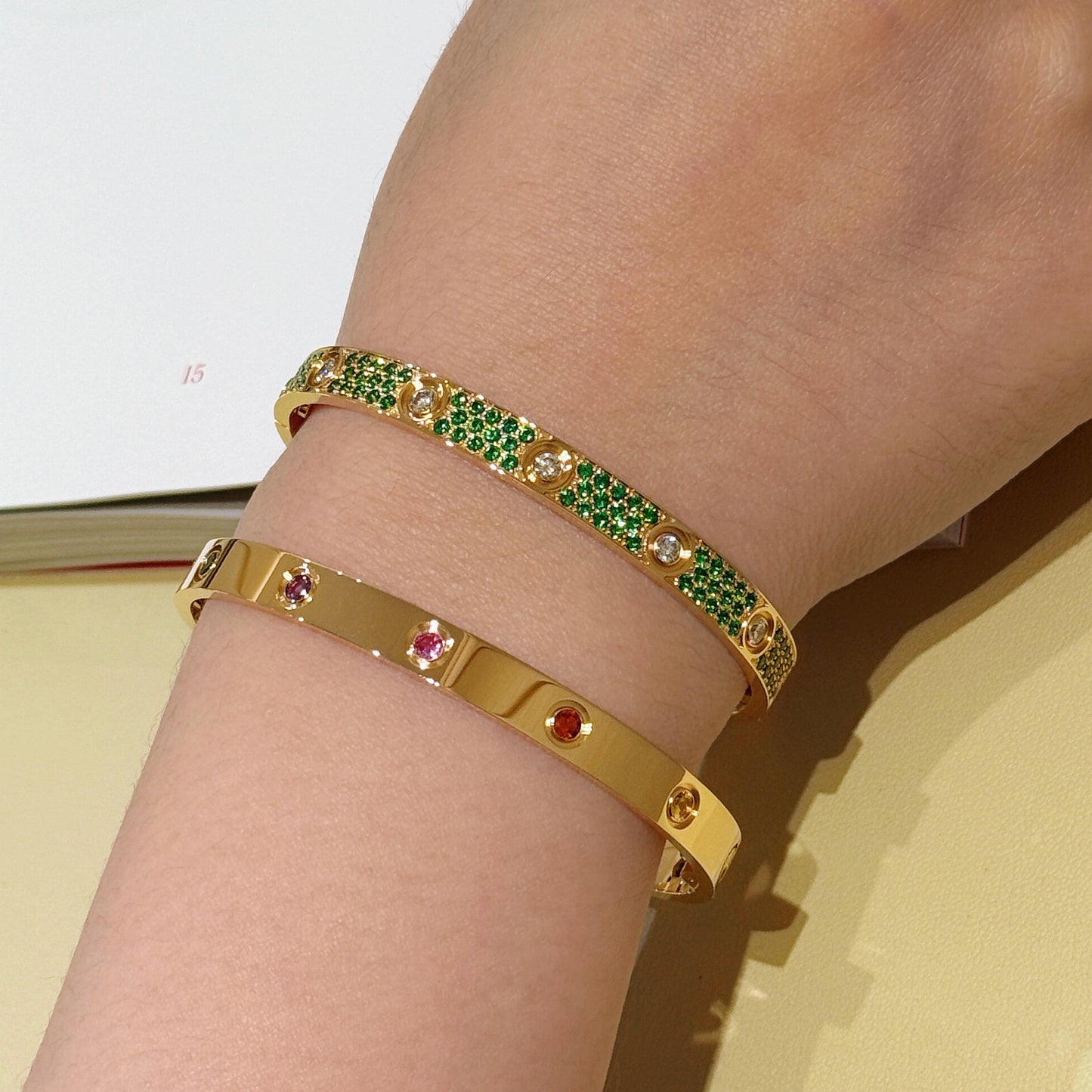 [OAK JURI]2026 PAVE GEMSTONE LOVE BRACELET 6.1MM 10 DIAMONDS