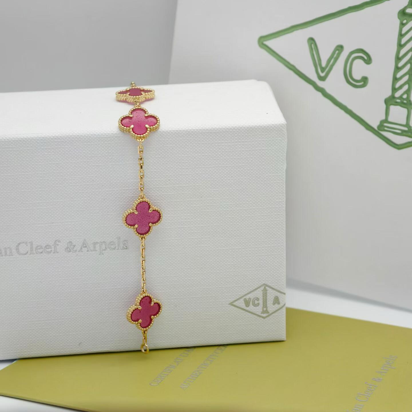 [OAK JURI]CLOVER 5 MOTIFS PINK ENAMEL BRACELET
