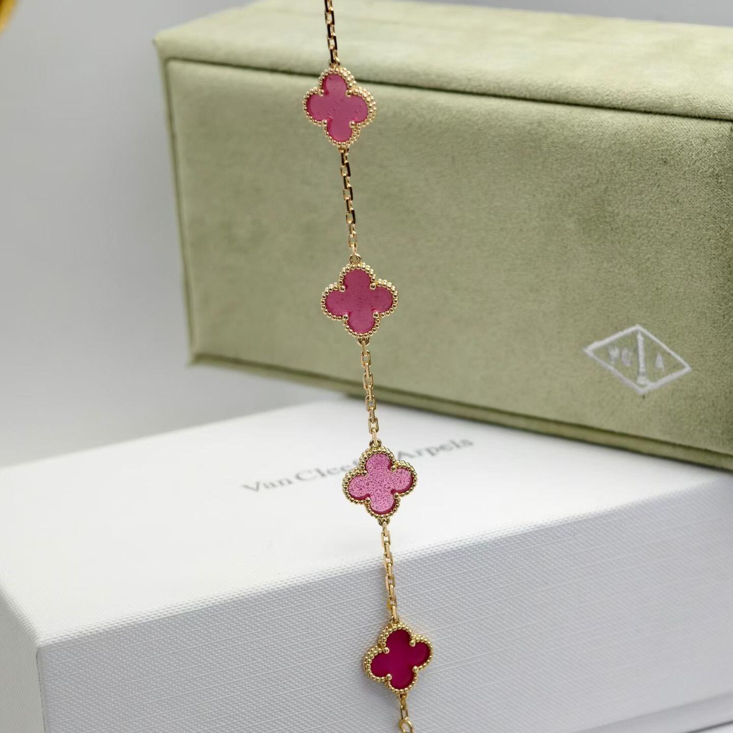 [OAK JURI]CLOVER 5 MOTIFS PINK ENAMEL BRACELET